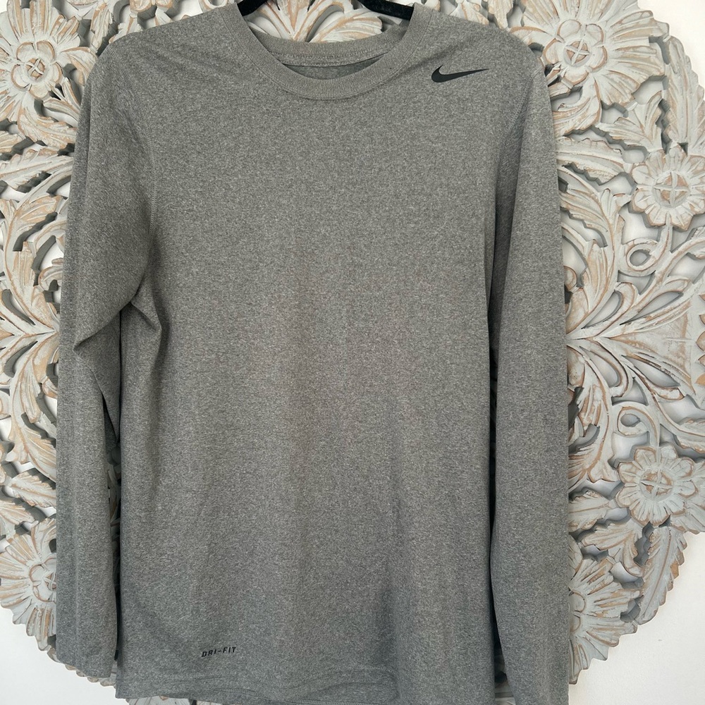 Nike Men’s Dri-FIT Long Sleeve – Size Small